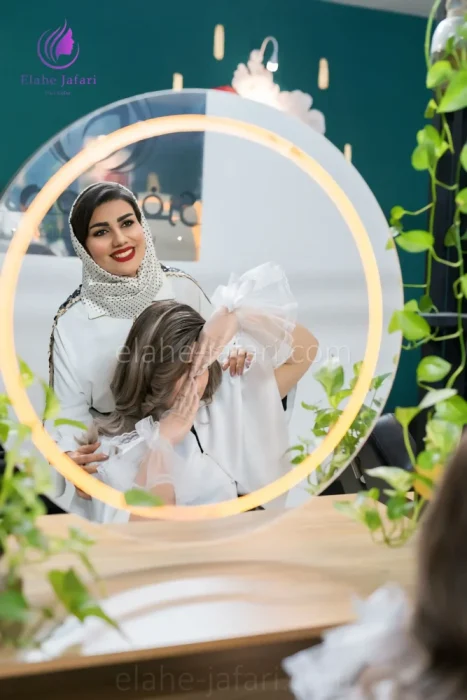 دوره آموزش تخصصی رنگ مو در اصفهان - الهه جعفری - آموزش کار با مواد در اصفهان